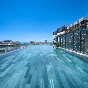 Golden Lotus Grand - Panoramic Rooftop Bar & Daily Afternoon Tea 酒店